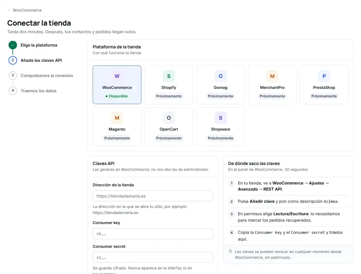La pantalla Conectar la tienda de Azimea: la elección de plataforma, el formulario con la dirección de la tienda y las dos claves, y los cuatro pasos para encontrar las claves en WooCommerce